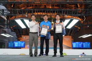 Two finalists receive their trophies in Shanghai