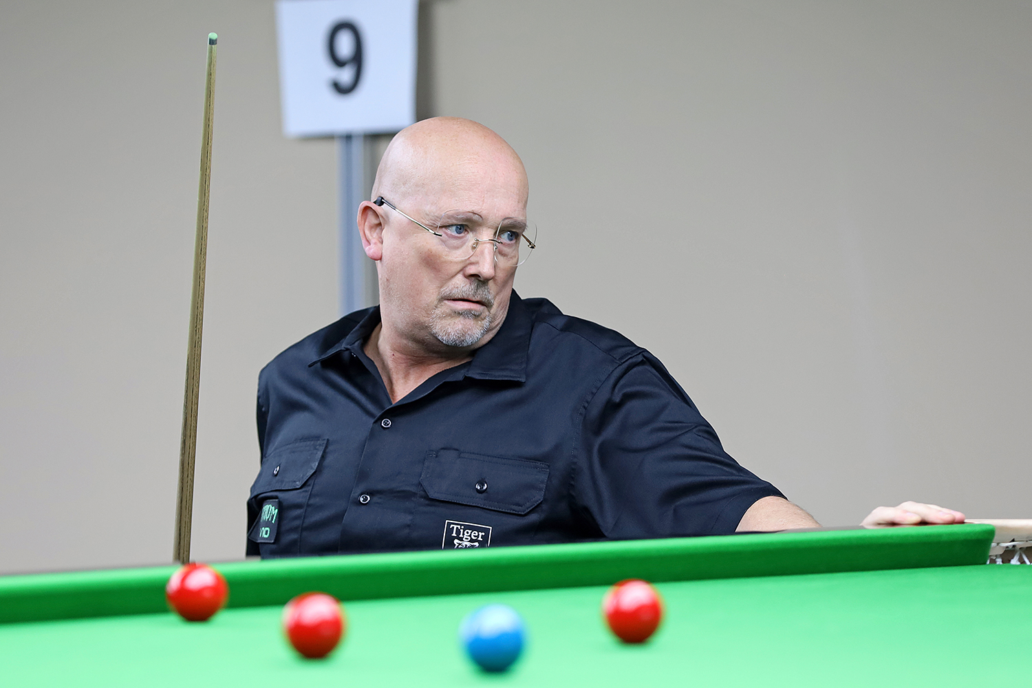 Dave Beaumont looks at snooker table