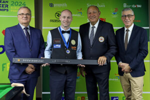 Dave Bolton is presented with a Little Monster cue by Nigel Mawer QPM, Maxime Cassis and Ricardo Salgado