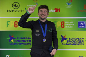 Luke Drennan holds up one finger after becoming the world number one