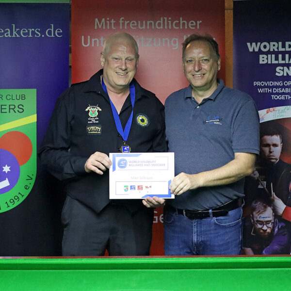 Mike Gillespie receives his certificate at the 2024 German Open