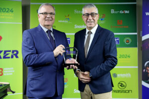 Nigel Mawer QPM and Ricardo Salgado pose together during the closing ceremony